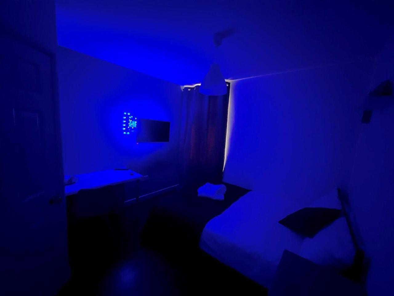 Deluxe Ensuite Double Room With Ensuite โคเวนทรี ภายนอก รูปภาพ