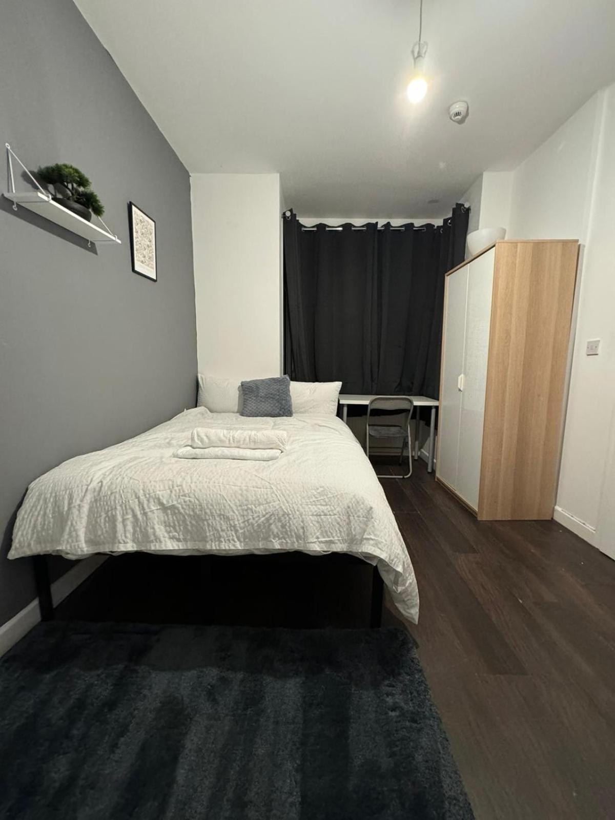 Deluxe Ensuite Double Room With Ensuite โคเวนทรี ภายนอก รูปภาพ